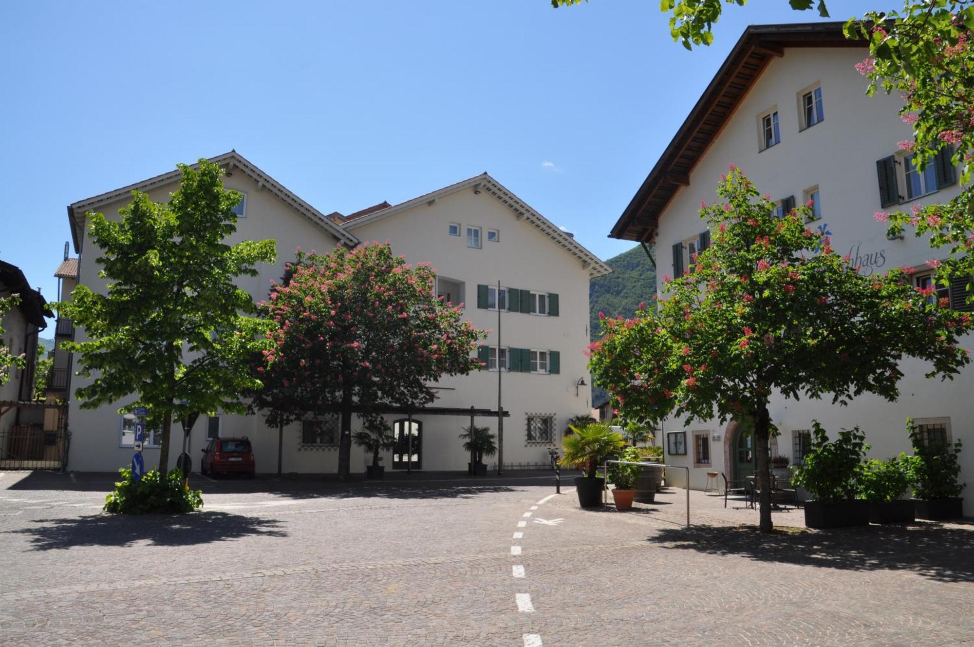 Hotel Teutschhaus Cortina Sulla Strada del Vino Exterior foto