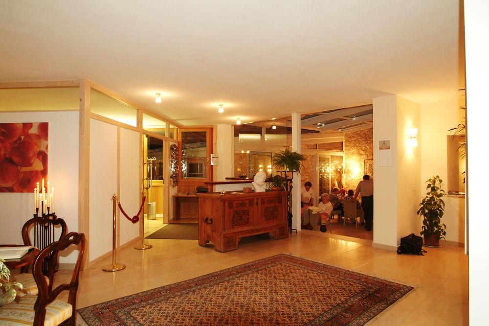 Hotel Teutschhaus Cortina Sulla Strada del Vino Exterior foto